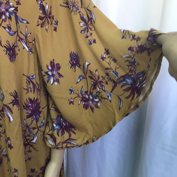 Open Front Floral Kimono NWT - Picture 2 of 4
